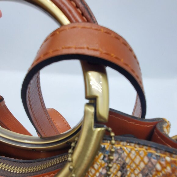 Women's Aria Shopper Metallic Spring Python - Picture 14 of 15